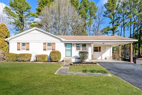 11 Knollwood Dr, Jackson, TN 38305