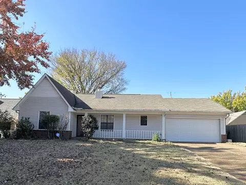 4745 Ross Rd, Memphis, TN 38141