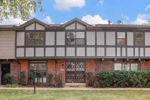 4784 Rustling Oaks Dr, Memphis, TN 38117