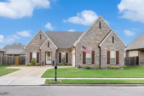 6279 Creekside Lake Dr, Arlington, TN 38002