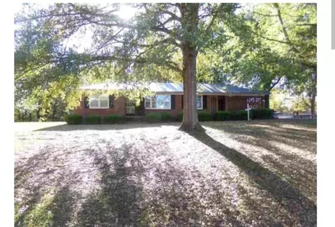 50 Munford Dr, Bolivar, TN 38008