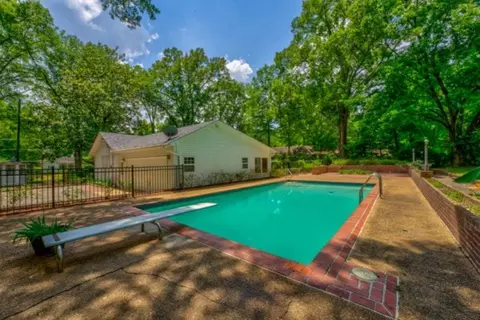 242 E Poplar Ave, Collierville, TN 38017