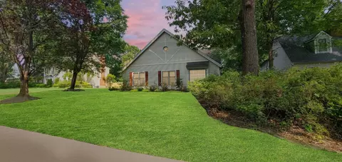 32 Red Thorn Cv, Cordova, TN 38018
