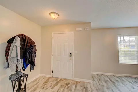 5015 Crested Pine Cv, Memphis, TN 38135 photo 2