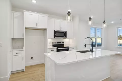 Kitchen - 5295 Matthews St, Springfield, TN 37172 photo 2 of 2