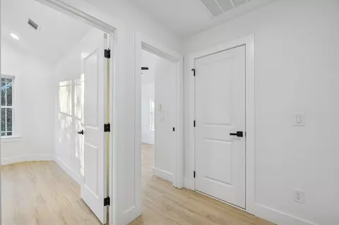 Entry Way - 5295 Matthews St, Springfield, TN 37172 photo 4 of 4
