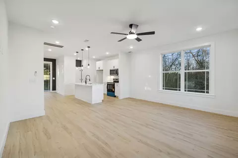 Living - 5295 Matthews St, Springfield, TN 37172 photo 1 of 3