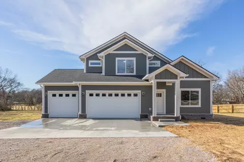 2259 Les Robinson Rd, Columbia, TN 38401