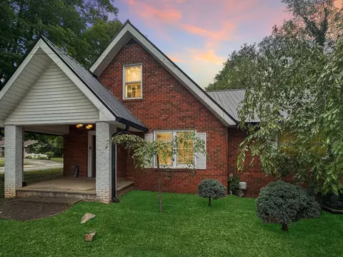 906 N High St, Winchester, TN 37398