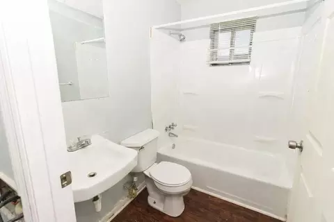 Bath - 1102 N Hawthorne St, Chattanooga, TN 37406 photo 1 of 2