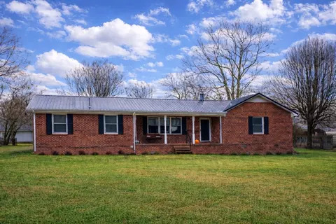106 Larkway Dr, Tullahoma, TN 37388