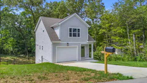 1226 Thomas Ln, Hixson, TN 37343