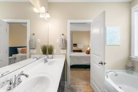 Bath - 2014 Morton Dr, Spring Hill, TN 37174 photo 1 of 4