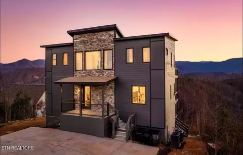 896 Chalet Village Blvd, Gatlinburg, TN 37738