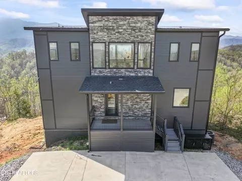 896 Chalet Village Blvd, Gatlinburg, TN 37738