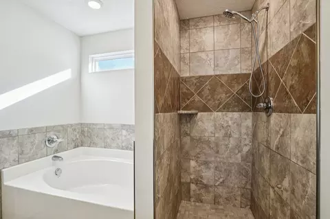 Bath - 1030 Berra Dr, Springfield, TN 37172 photo 2 of 3