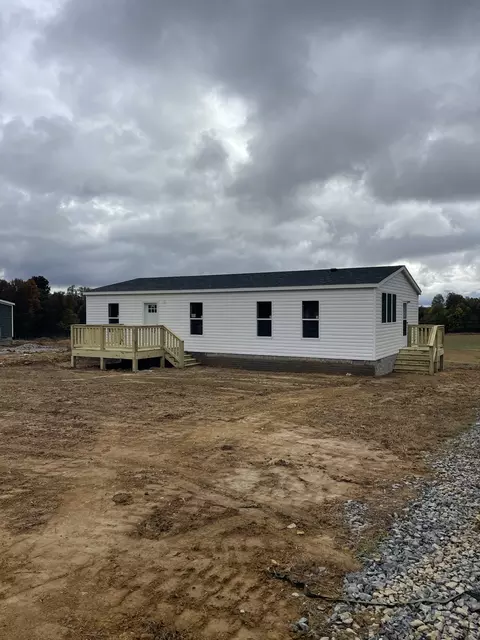889 White Springs Rd, Lafayette, TN 37083