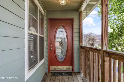 201 Valley Dr, Pigeon Forge, TN 37863