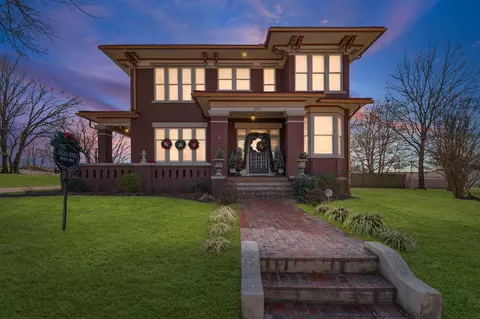 564 E Main St, Jackson, TN 38301