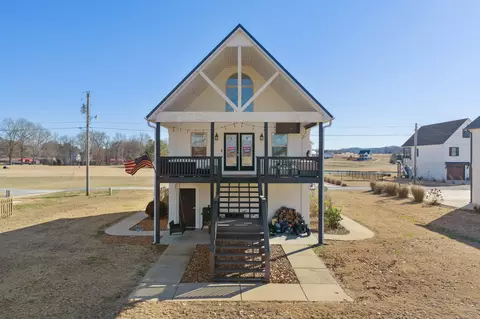 222 Fairway Villa Ln, Decaturville, TN 38329