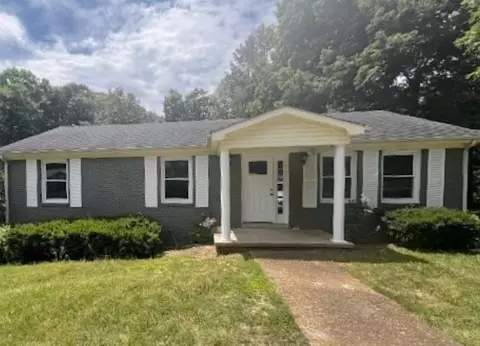 630 Lakeview Cir, Tennessee Ridge, TN 37178