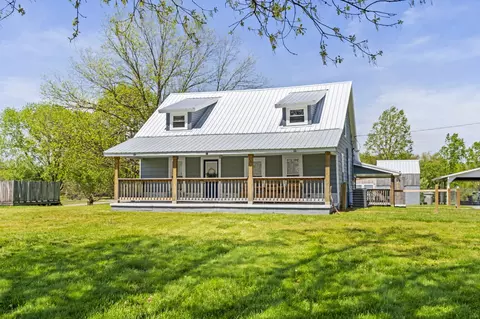 2470 Hinton Rd, Clarksville, TN 37043