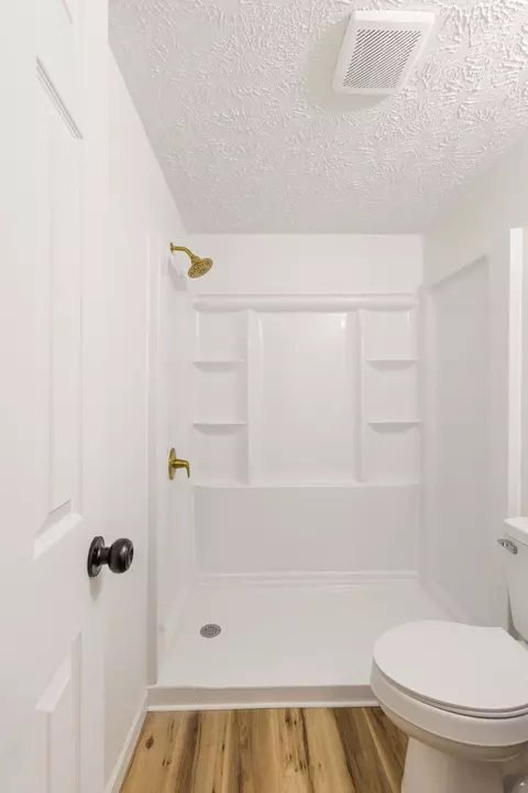 Bath - 415 Durrett St, Springfield, TN 37172 photo 1 of 8