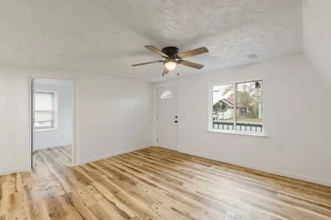 Living - 415 Durrett St, Springfield, TN 37172 photo 2 of 10