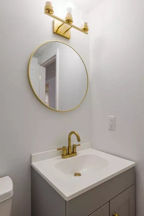 Bath - 415 Durrett St, Springfield, TN 37172 photo 4 of 8