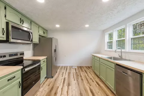 Kitchen - 415 Durrett St, Springfield, TN 37172 photo 1 of 7