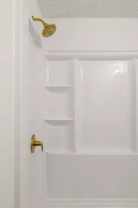 Bath - 415 Durrett St, Springfield, TN 37172 photo 3 of 8