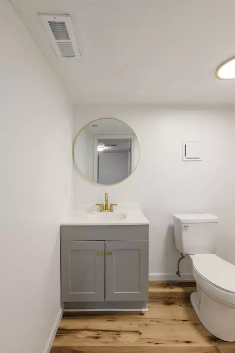 Bath - 415 Durrett St, Springfield, TN 37172 photo 5 of 8