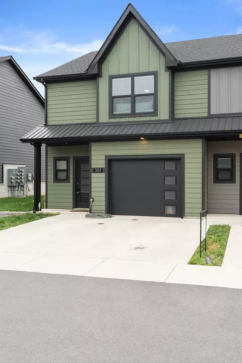 301 Jonathan Wade Pvt Cir, Clarksville, TN 37043