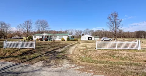 875 Brown Rd, Paris, TN 38242