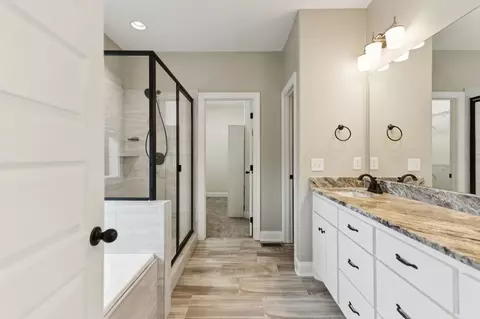 Entry Way - 126 Tom Walker Dr, Beechgrove, TN 37018 photo 2 of 6