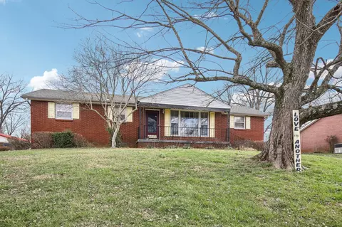210 Orleans Dr, Clarksville, TN 37042