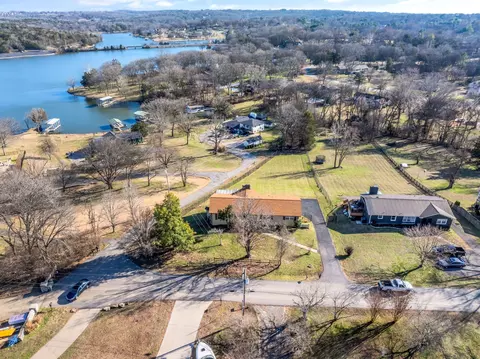 373 Green Harbor Rd, Old Hickory, TN 37138
