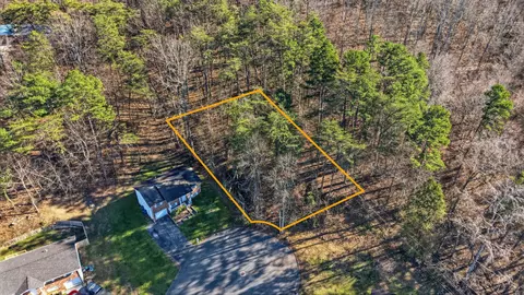 17 Echo Glen Dr, Hixson, TN 37343