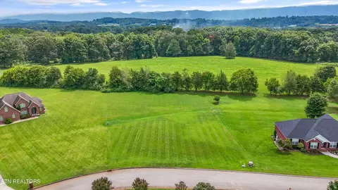 547 Carpenters View Dr, Maryville, TN 37801