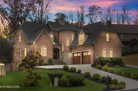 1818 Calgary Falls Ln, Knoxville, TN 37931