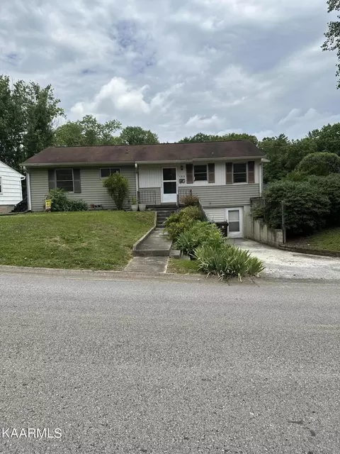 102 Audubon Rd, Oak Ridge, TN 37830
