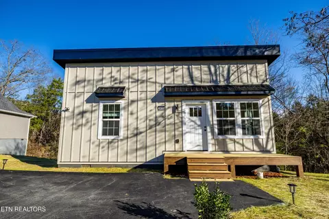 2820 Deer Stand Dr, Sevierville, TN 37876