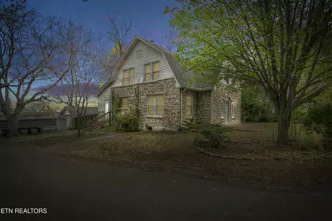 703 Hillside Ave, Maryville, TN 37804