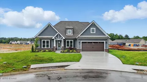 424 Bittersweet Ln, Lenoir City, TN 37771