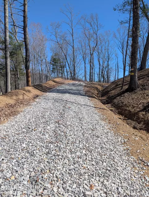 273 Balfour Dr, Harriman, TN 37748