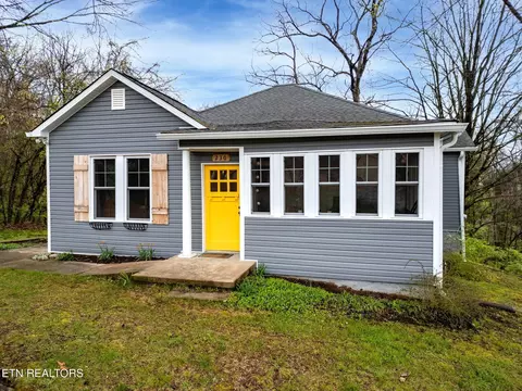 230 Hidell Rd, Knoxville, TN 37914
