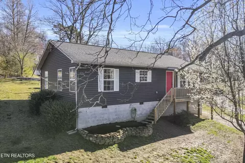 626 Kansas Ln, Oliver Springs, TN 37840