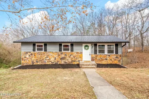 234 Jackson Dr, Harriman, TN 37748