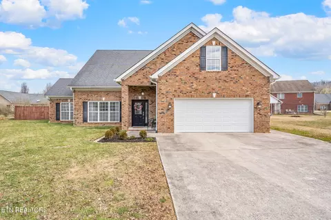 106 Shagbark Ln, Oak Ridge, TN 37830