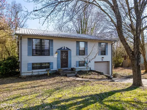 7724 Queensbury Dr, Knoxville, TN 37919